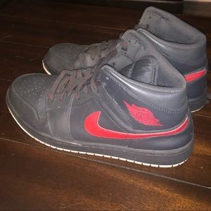 jordan 1 retro mid anthracite gym red